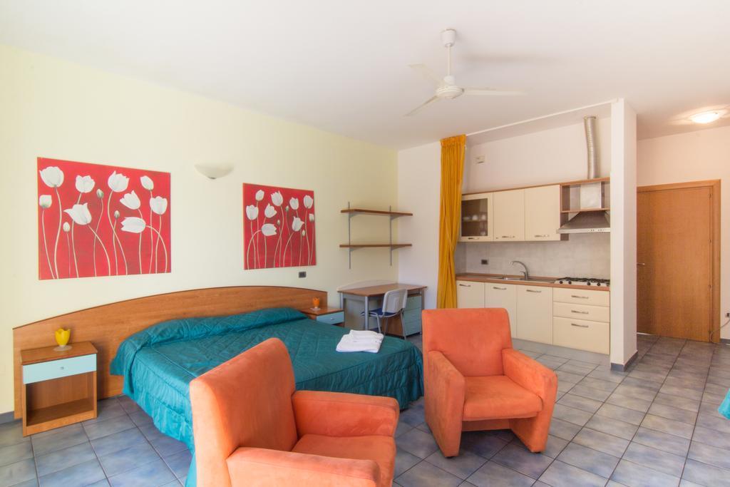Aparthotel I Giardini Di Atena Merine Zimmer foto