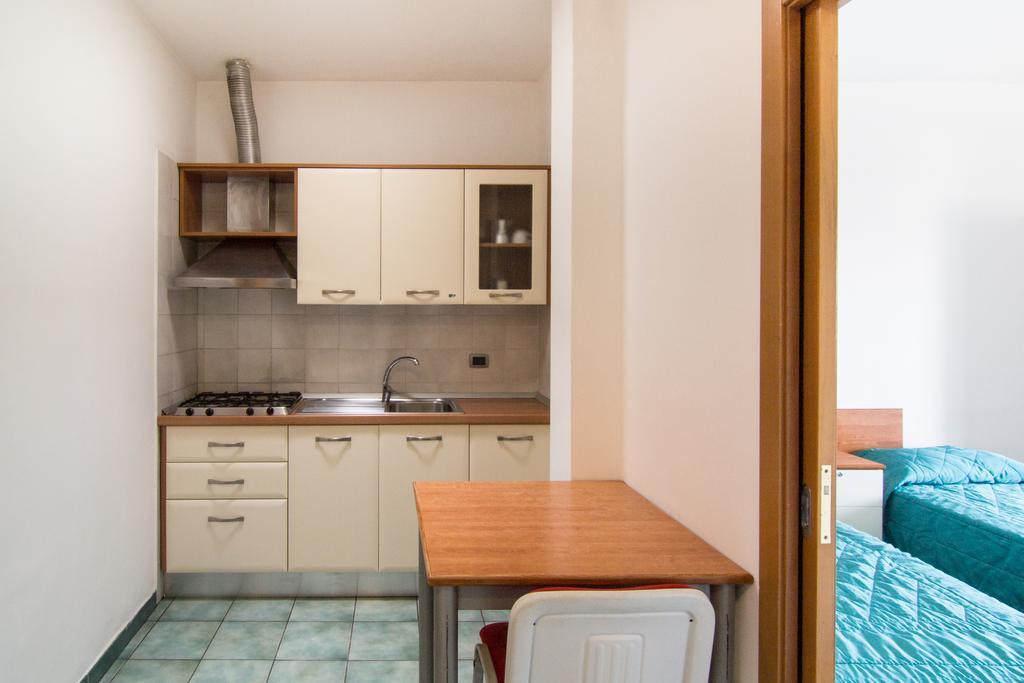 Aparthotel I Giardini Di Atena Merine Zimmer foto